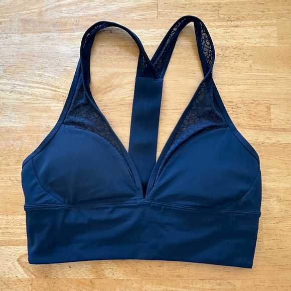 Lululemon sports bra size 4 - Picture 1 of 3